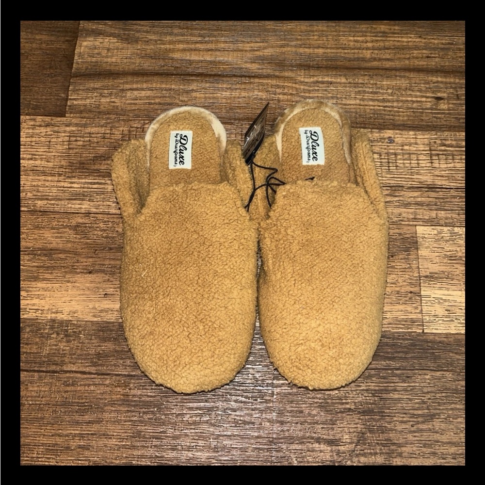 Dluxe By Dearfoams Womens Saffron Teddy Scuff Slippers Chestnut Brown L NWT - Picture 2 of 12
